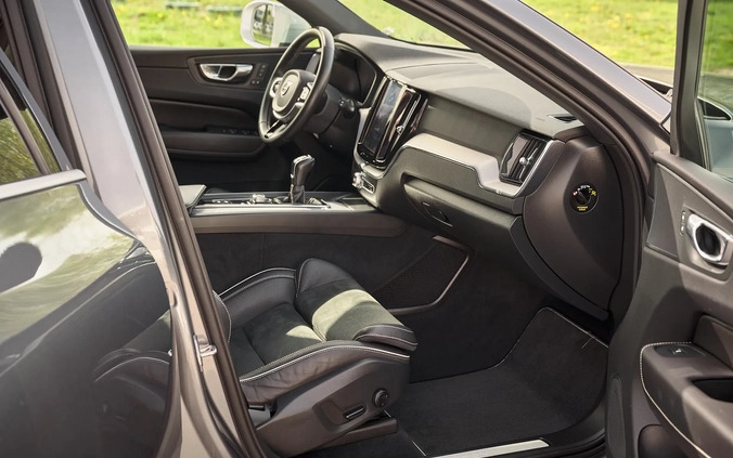 Volvo XC 60 cena 105800 przebieg: 181000, rok produkcji 2018 z Polanów małe 631